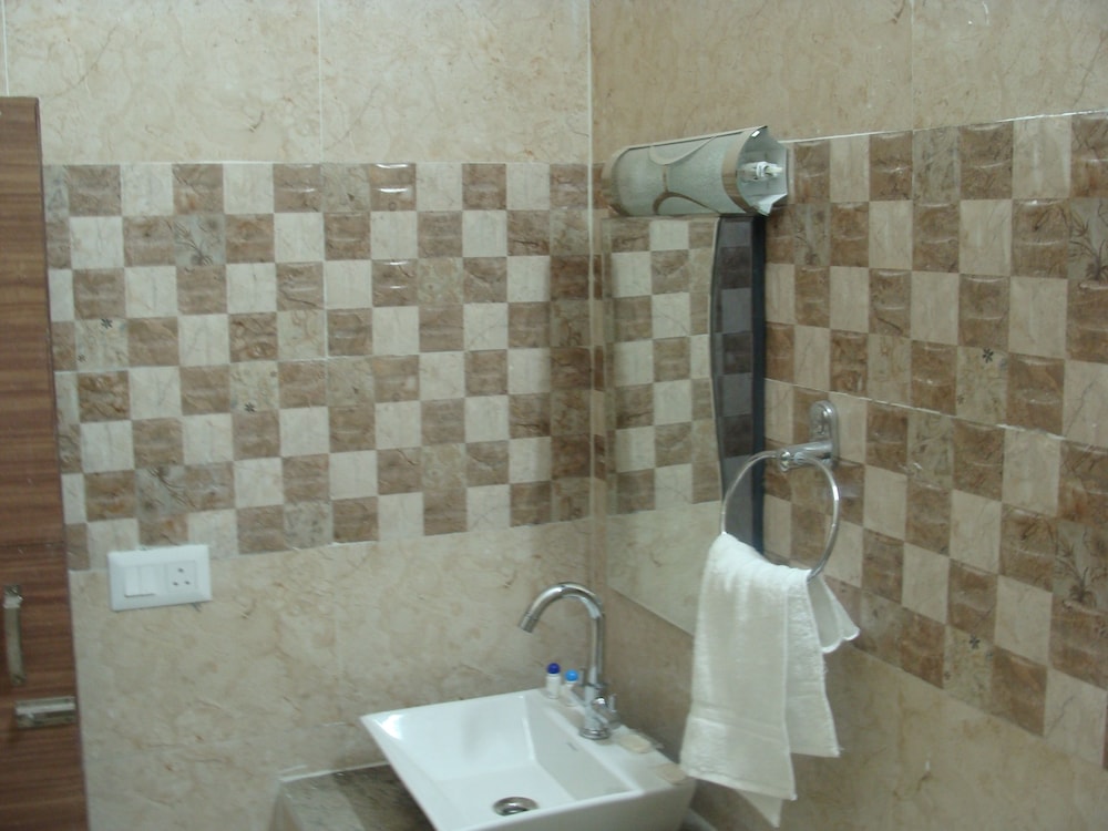 Hotel Abhinandan Grand 30/34