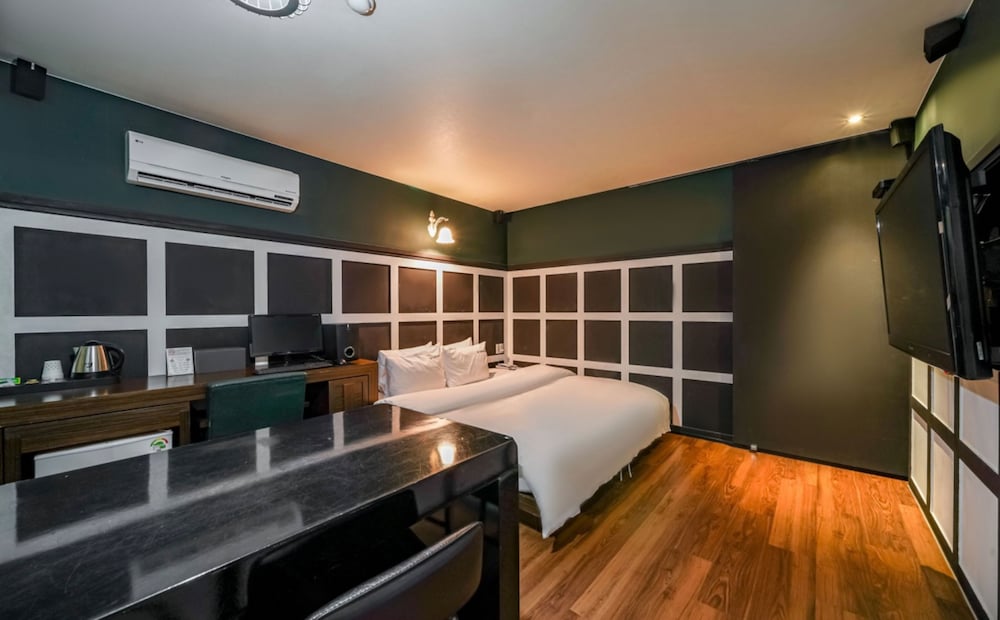 Gary Cooper Hotel 18/27