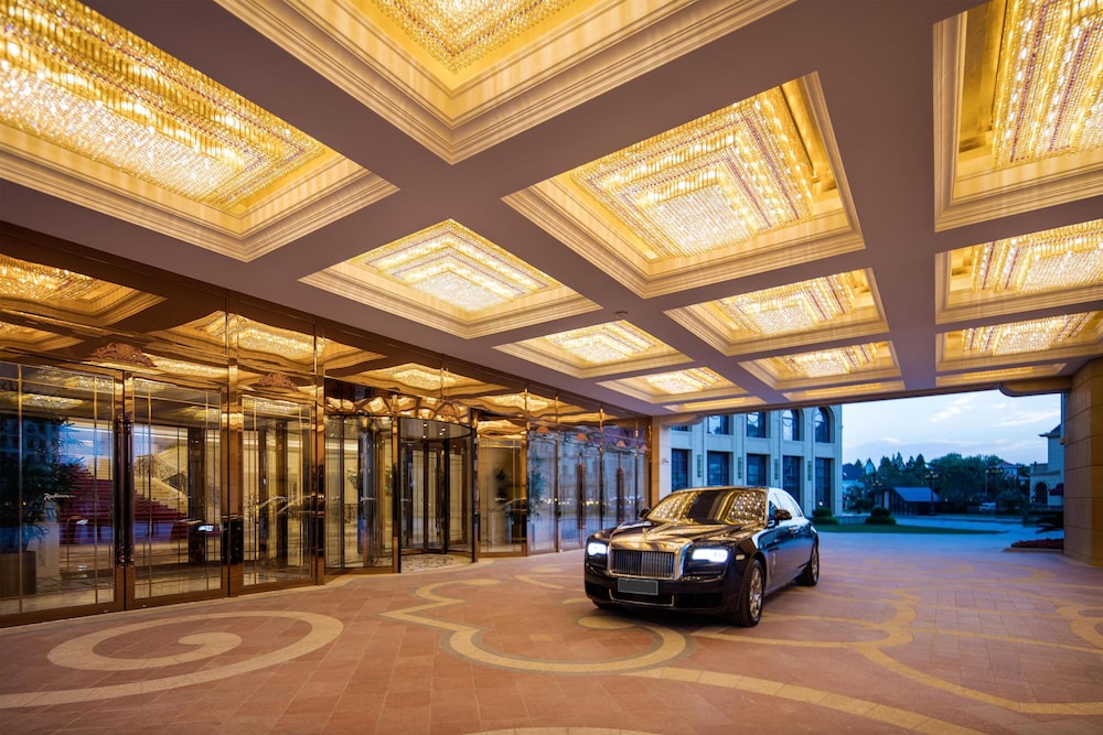 Radisson Blu Forest Manor Shanghai Hongqiao 58/64