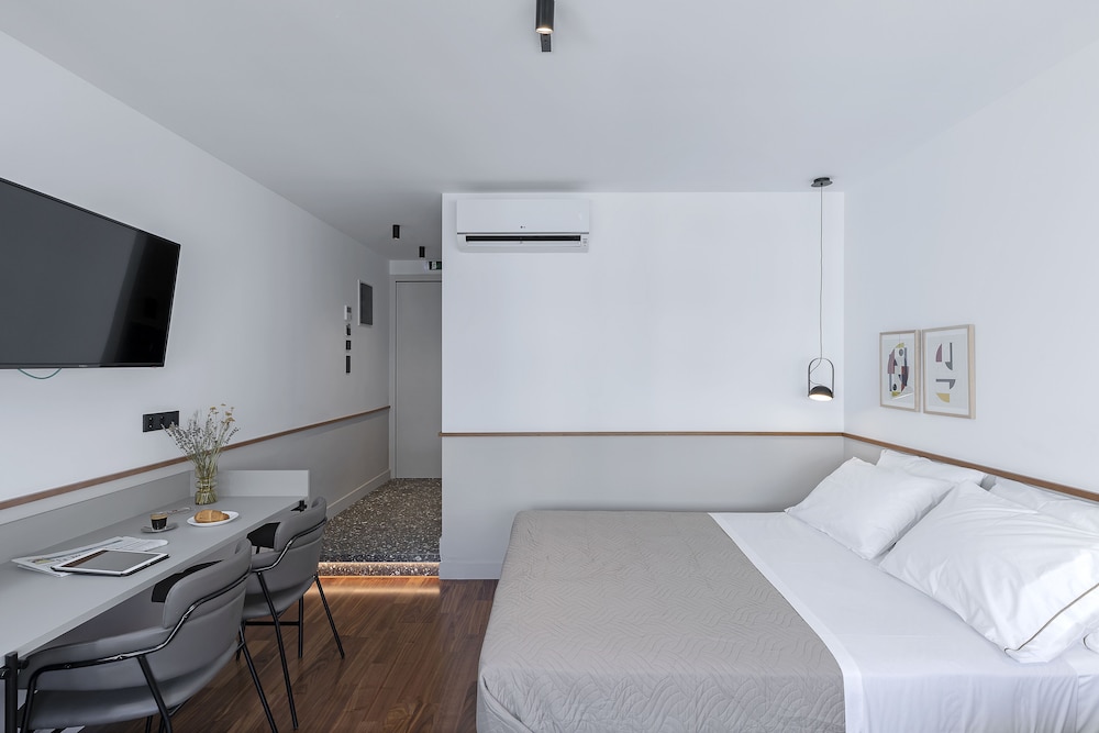 The Athenians Art Apartments 11/50