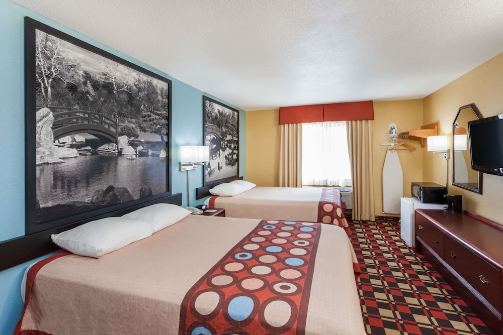 Econo Lodge Chillicothe IL 6/25