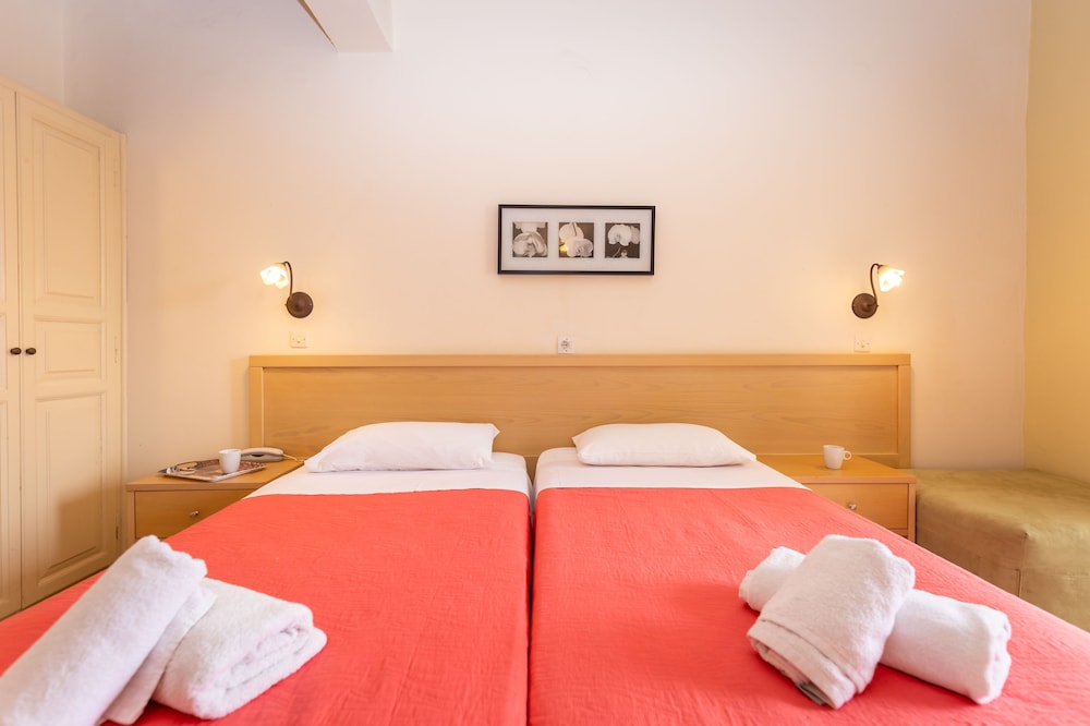 ECONOMY, DOUBLE OR TWIN BED