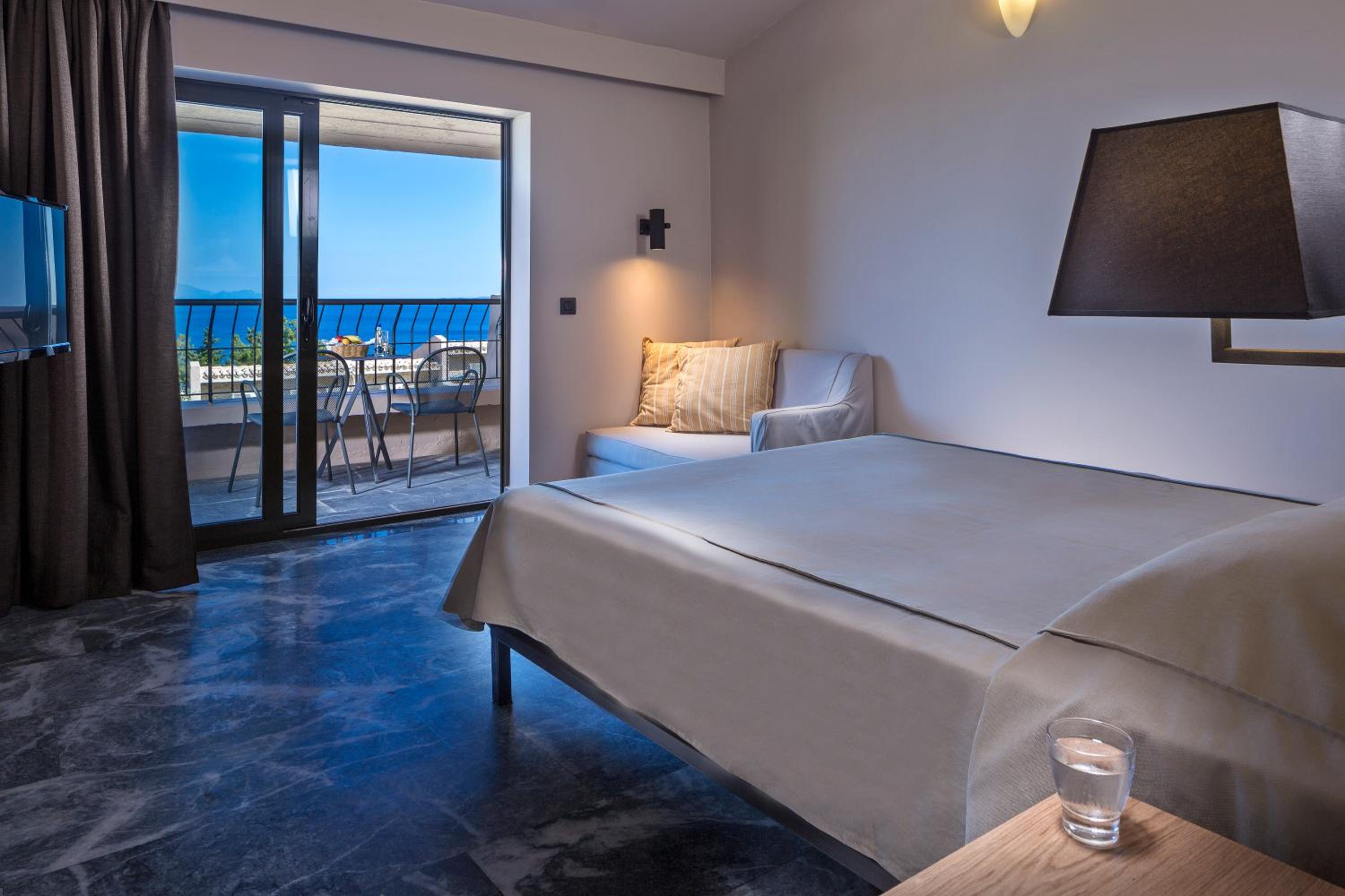 2 Bedrooms, Suite, Bungalow