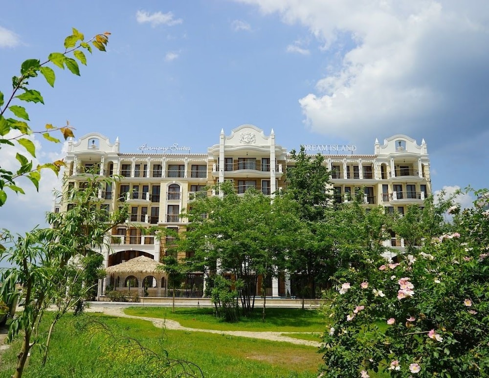 Harmony Suites Dream Island 45/50