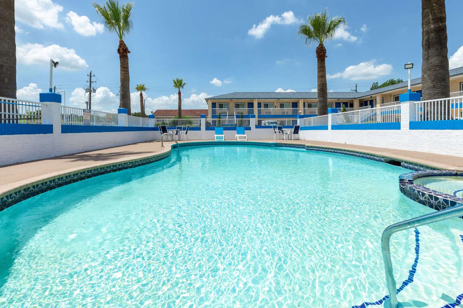 Days Inn by Wyndham Baytown Garth Road I10 East 11/24