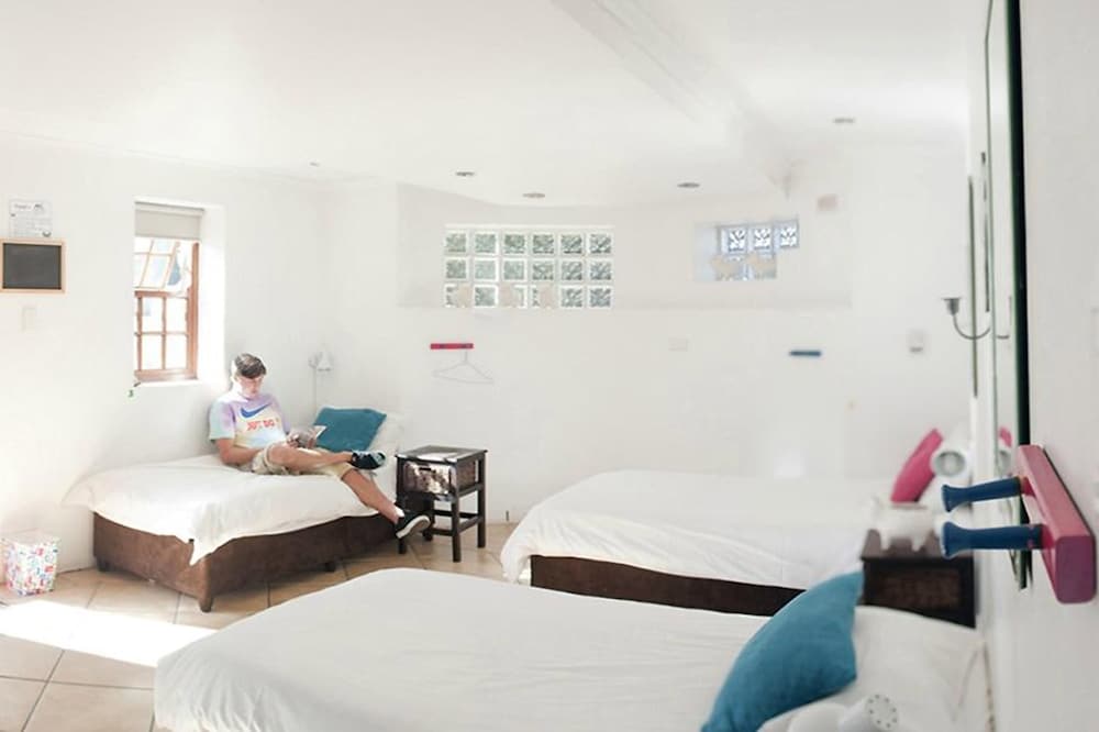 Atlantic Point Backpackers 18/50