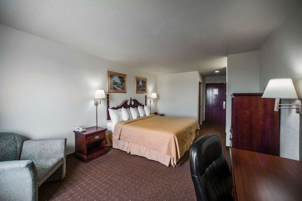 Quality Inn Harrisburg 10/16