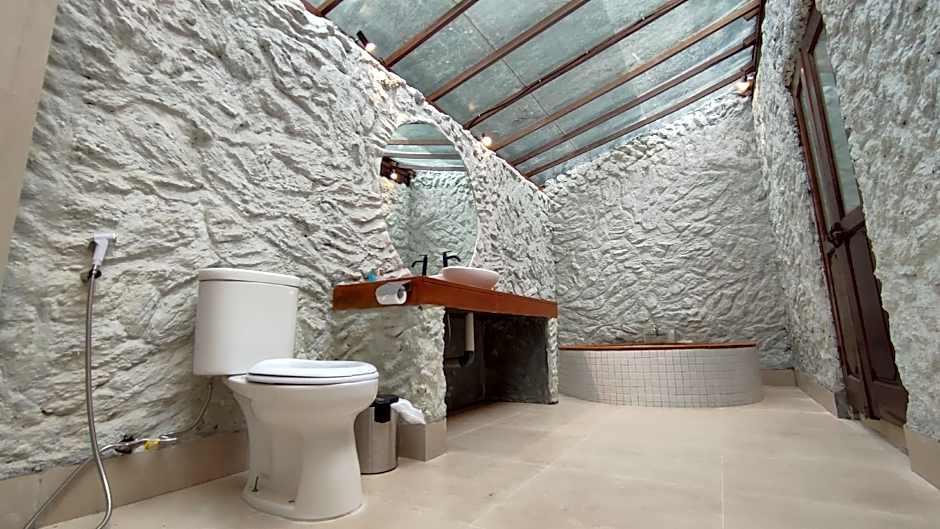 Imah Seniman Hotel 43/53
