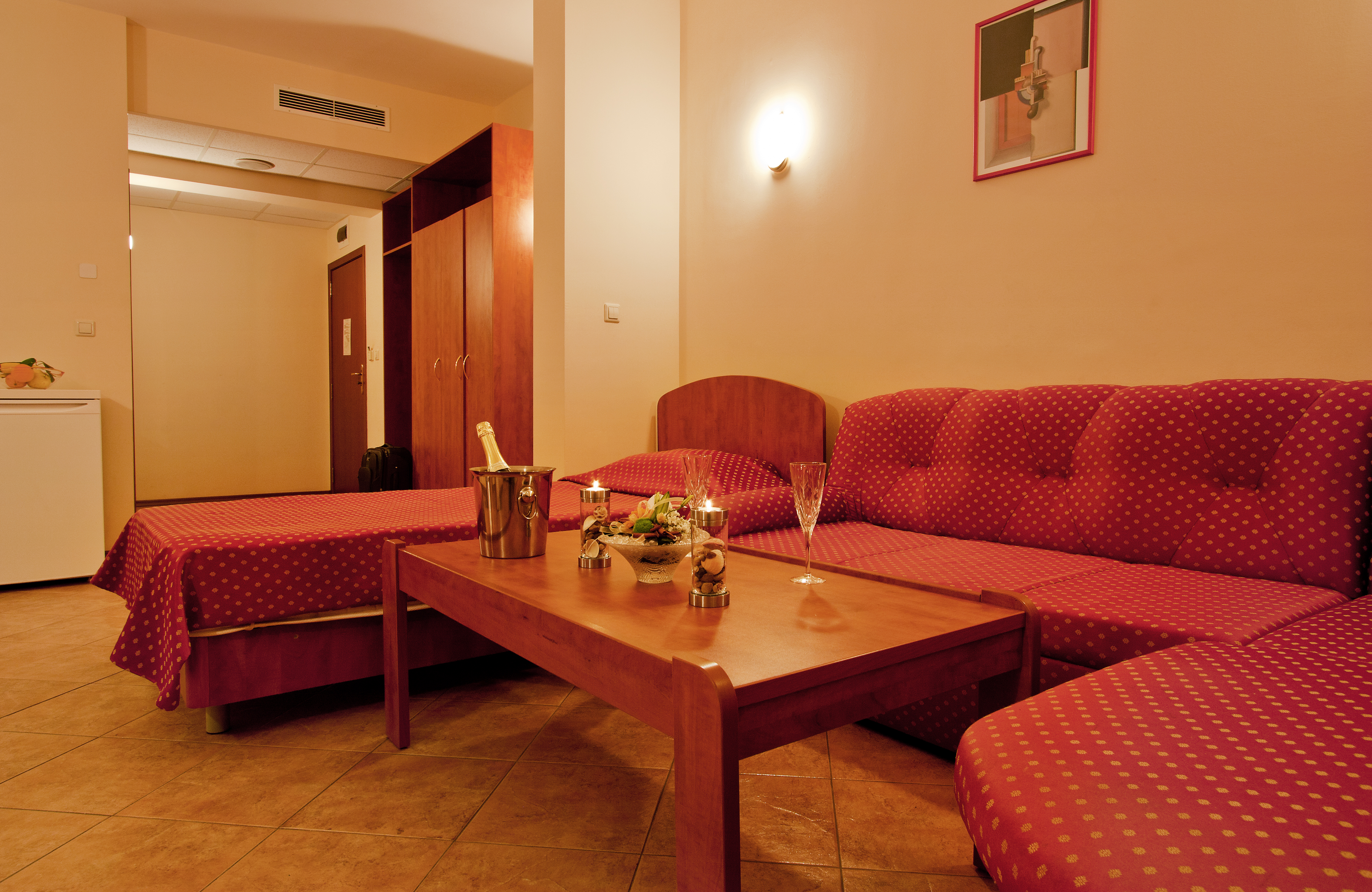 Ljuljak Hotel 12/37