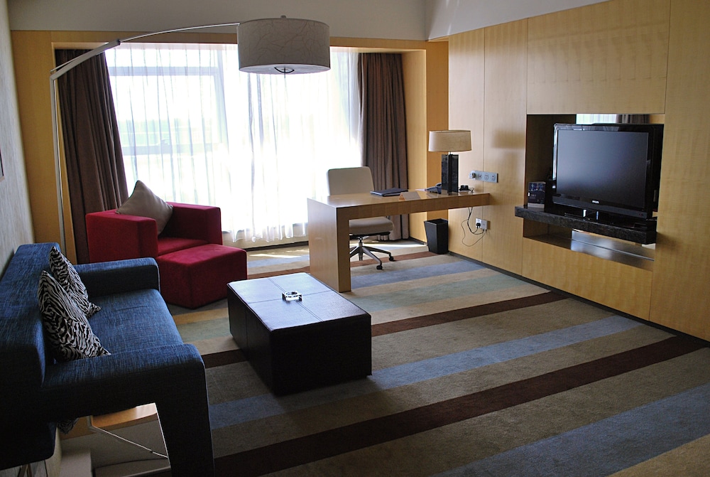 Crowne Plaza Tianjin Binhai 40/50
