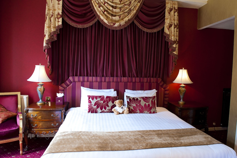 The Queen at Chester Hotel - Handwritten Collection 10/52
