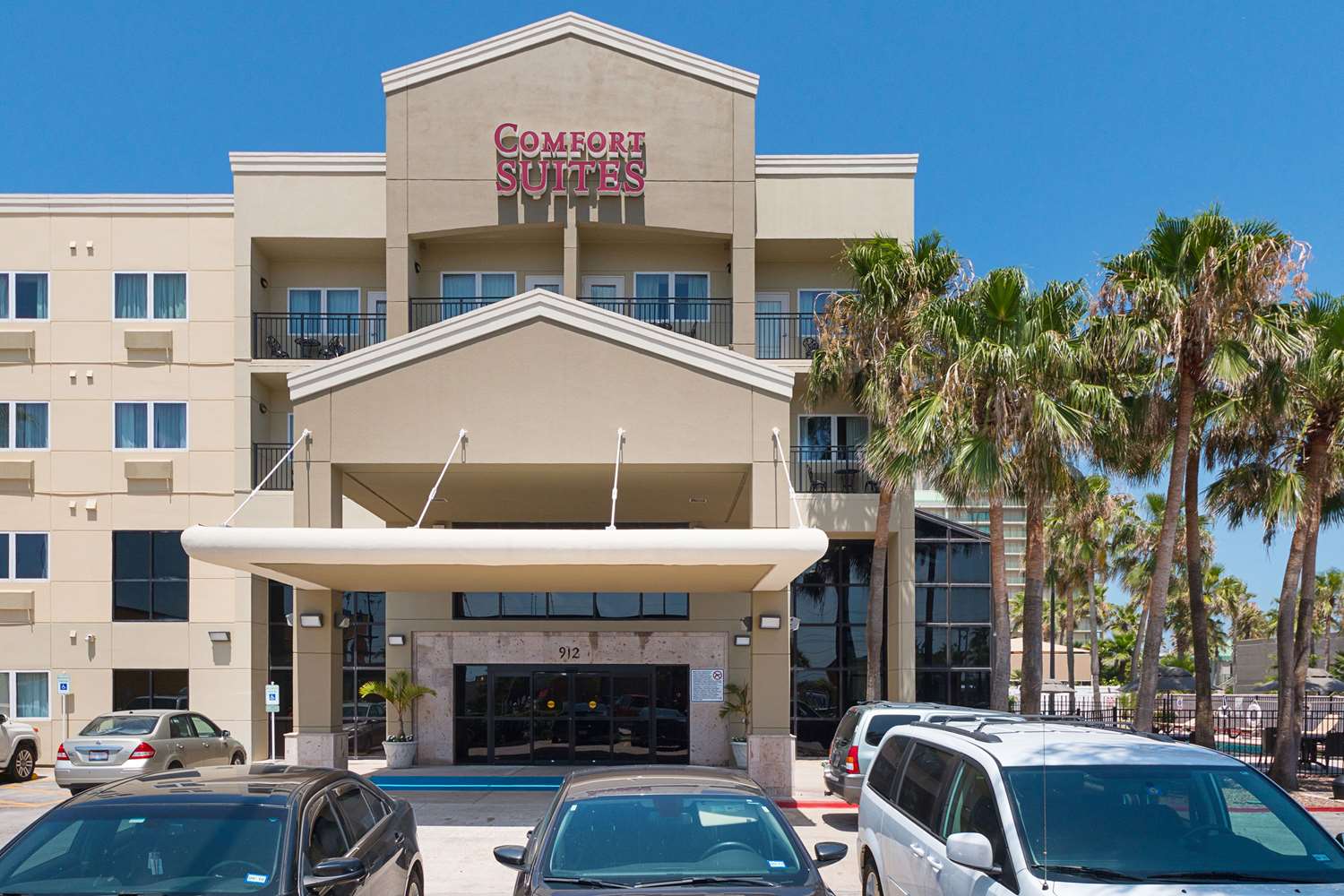 Comfort Suites Beachside 6/44