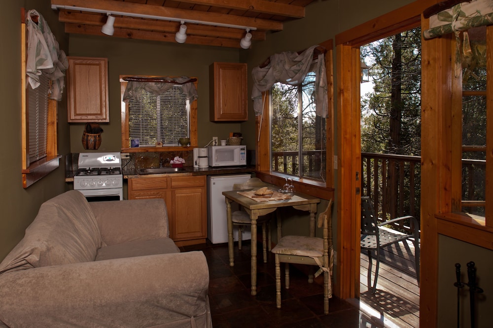 Idyllwild Bunkhouse 24/46