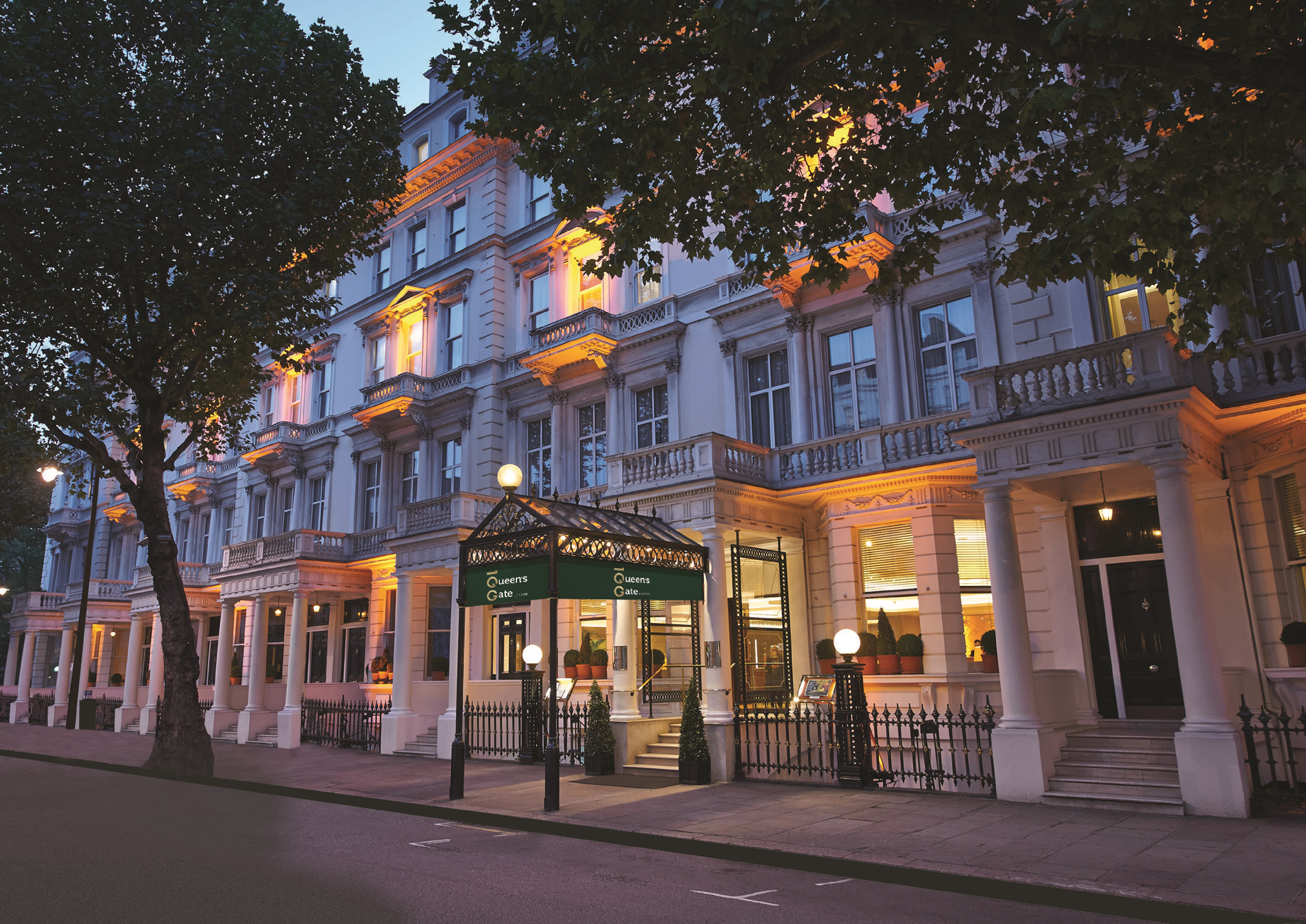 100 Queens Gate Hotel Curio Collection By Hilton in LONDON