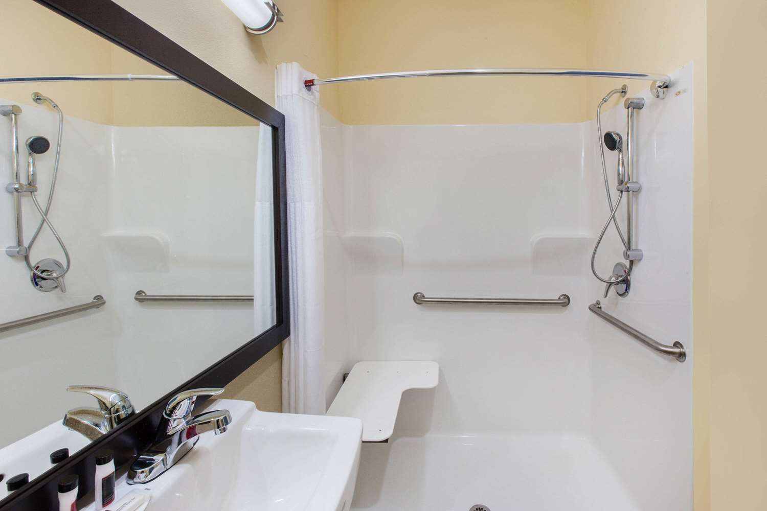 Days Inn By Wyndham Baton Rouge Airport 16/16