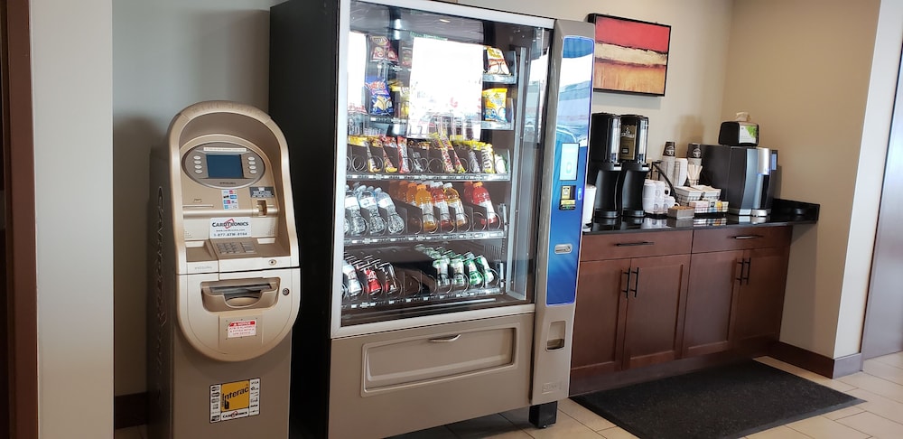 Super 8 by Wyndham Kelowna BC 34/38