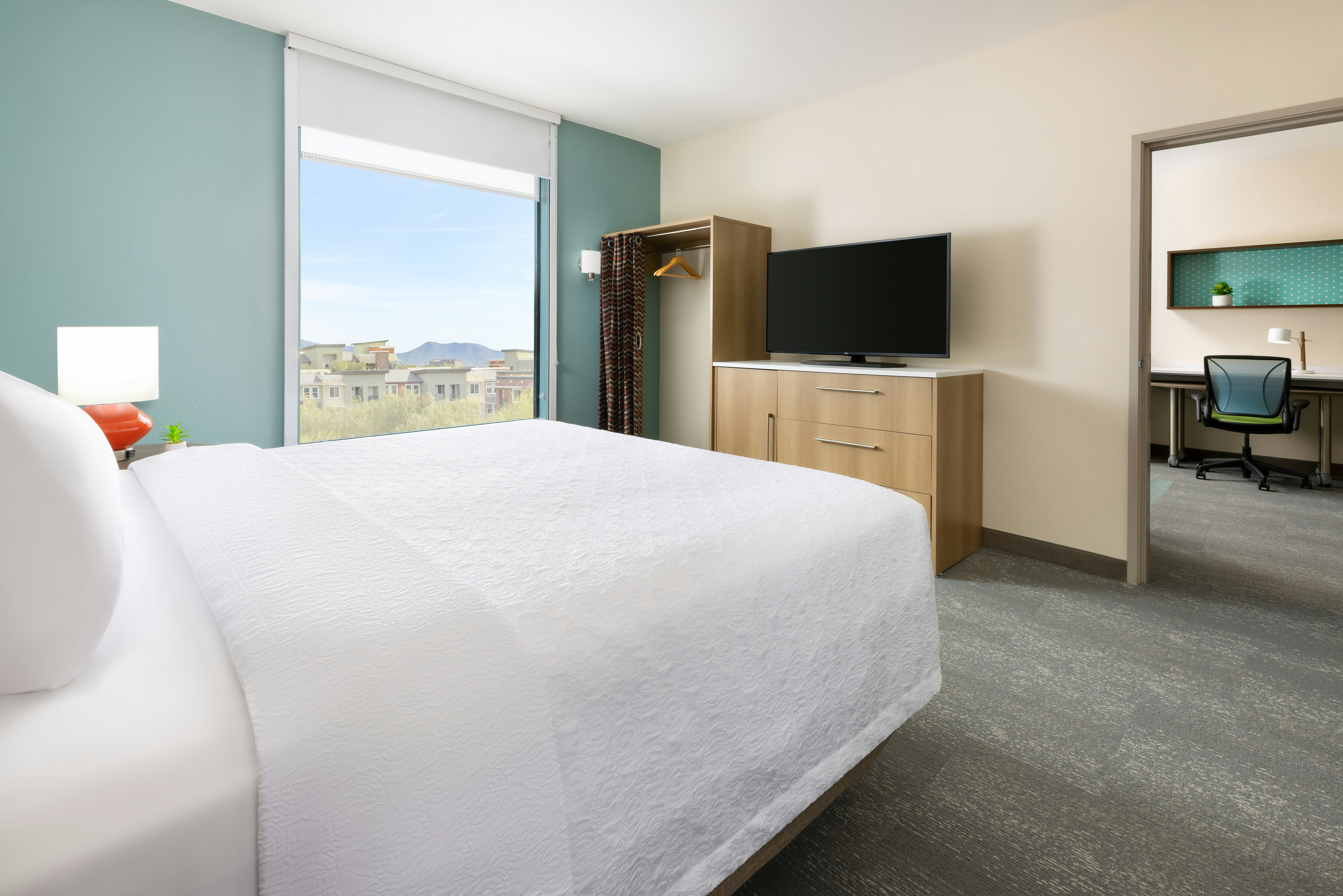 SUITE, KING BED, ACCESSIBLE