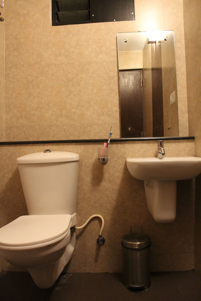 Hotel Karpagam International 28/29