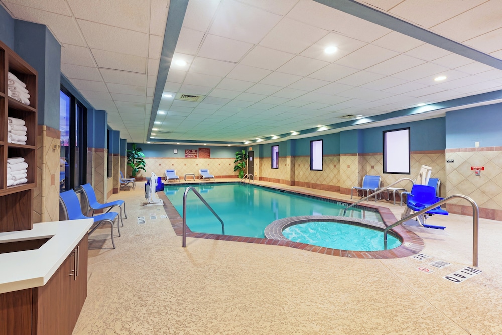 Holiday Inn Express and Suites Houston - Memorial Park Area 25/45