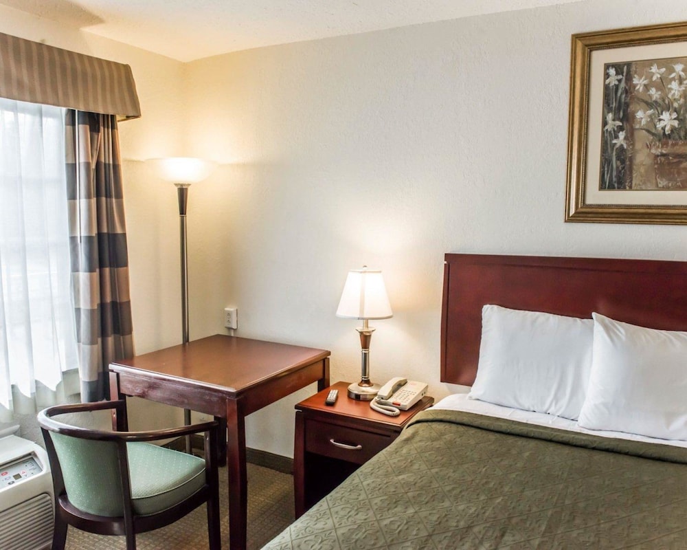 Econo Lodge Monticello 4/19