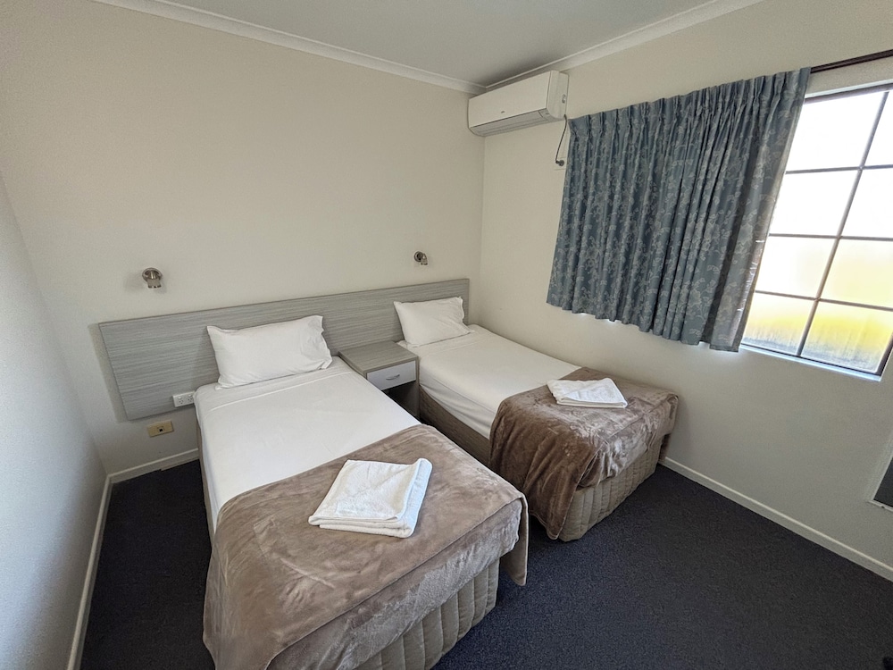 Shakespeare Motel 14/50