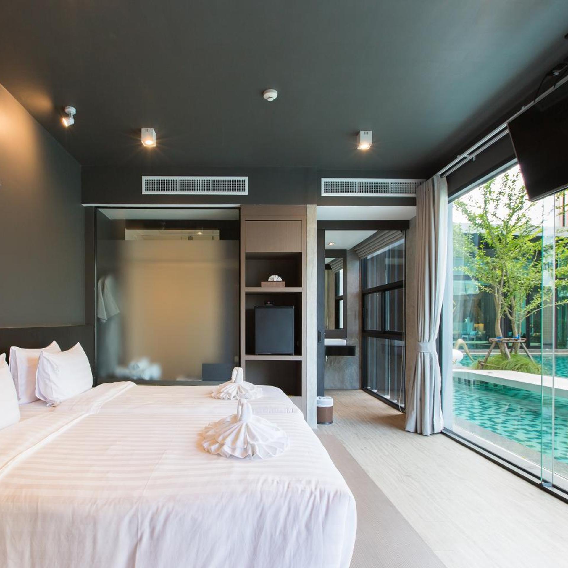 Grand, Deluxe, Double Bed, Pool Access