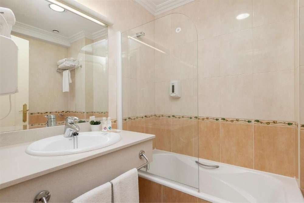 Hotel Urban Sondika By Eurotels 26/28