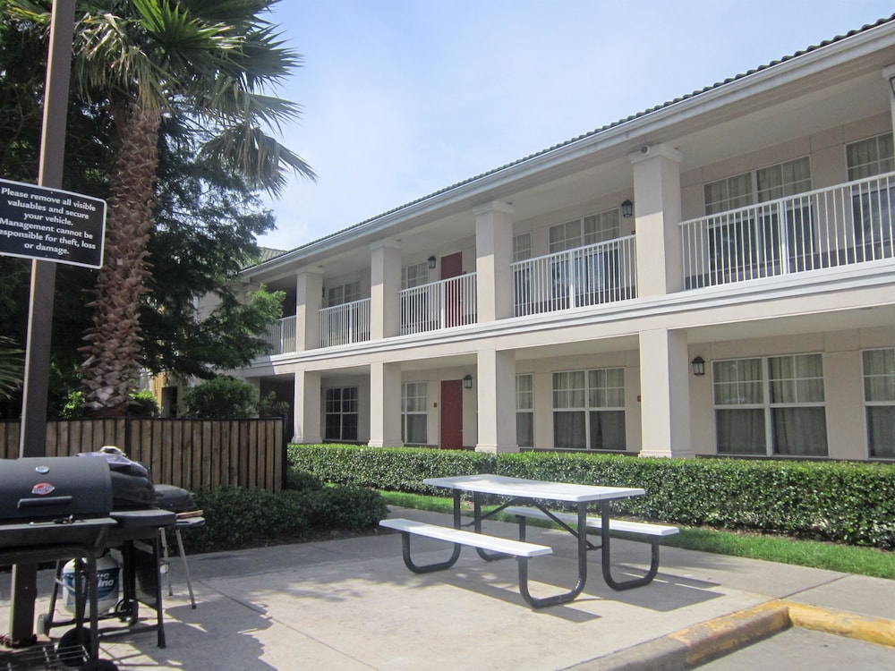 Sonesta Simply Suites Stafford 4/54