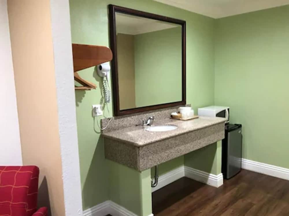 American Inn Suites Lax Airport 56/64