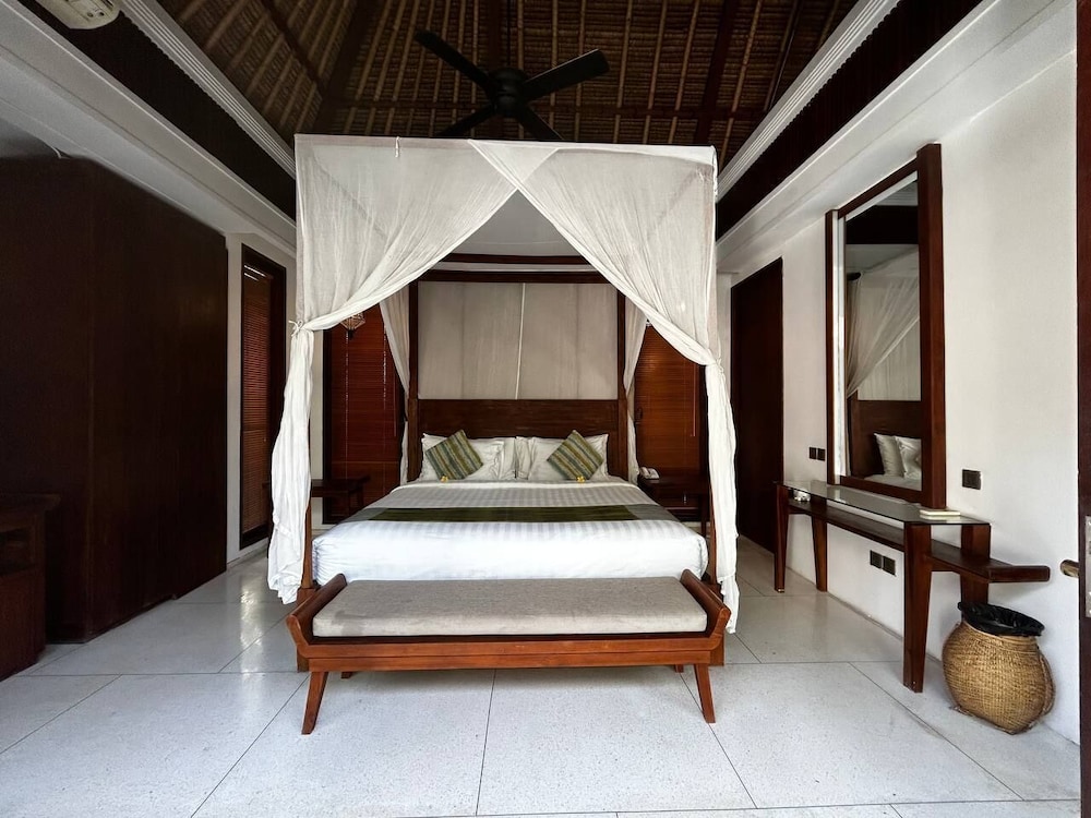 3 BEDROOMS, POOL, VILLA