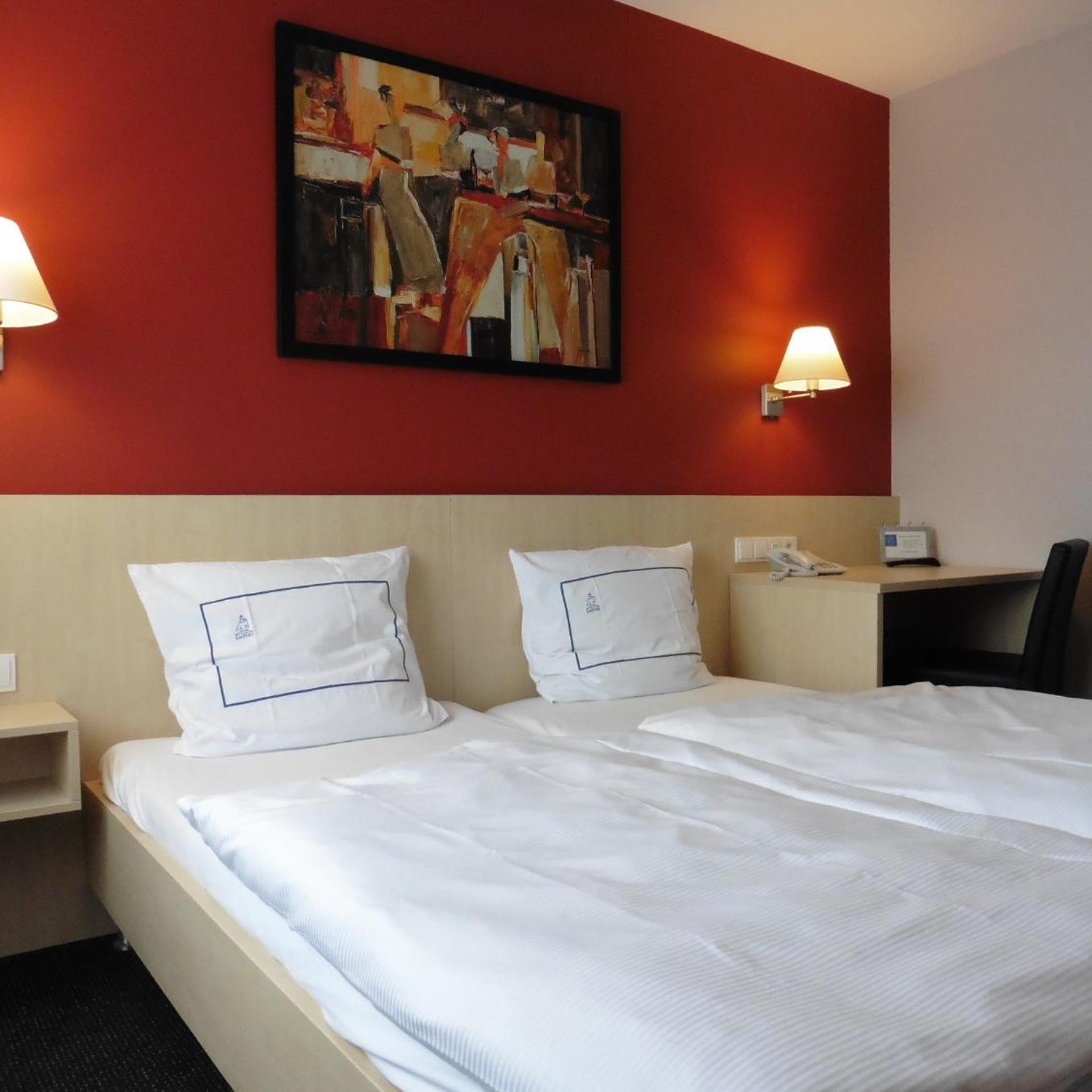 EMPIRE HOTEL 19/55