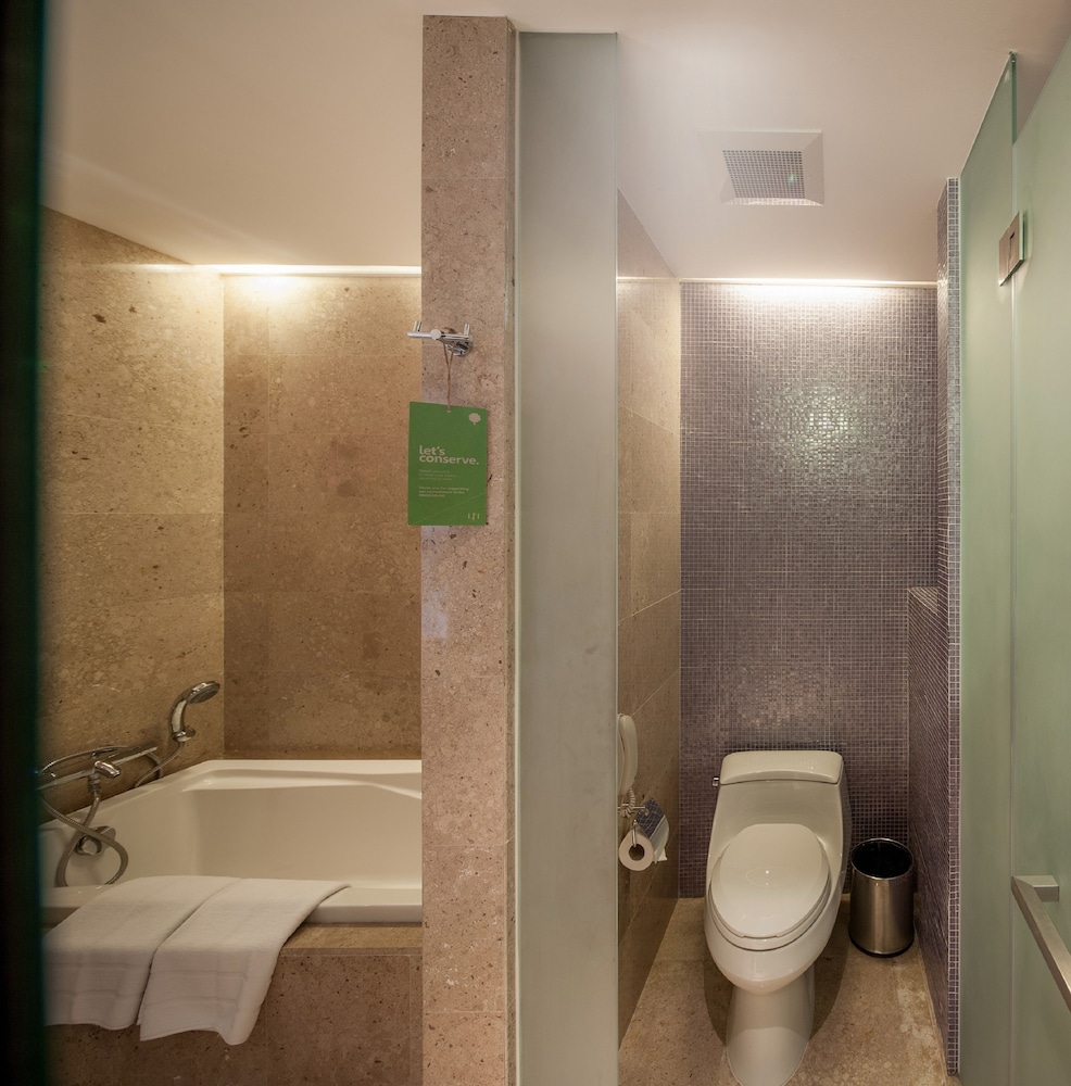 Lit Bangkok Hotel 107/107