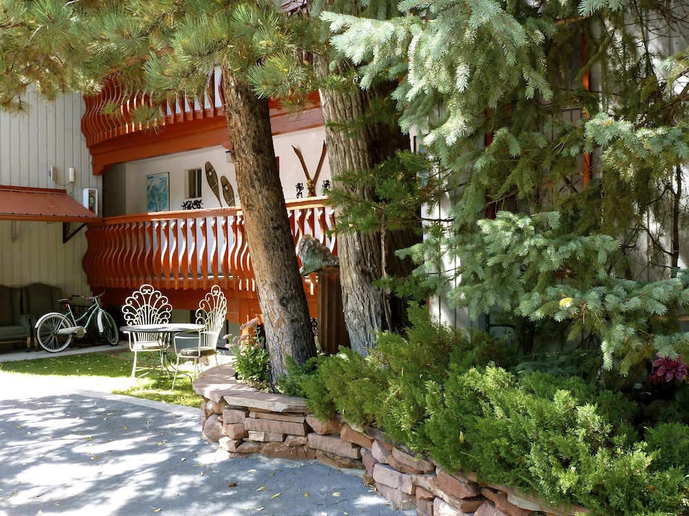 Tyrolean Lodge 64/72