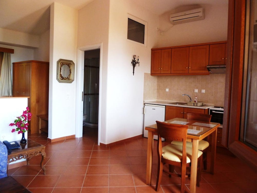 Milia Bay Hotel and Apartments 13/32