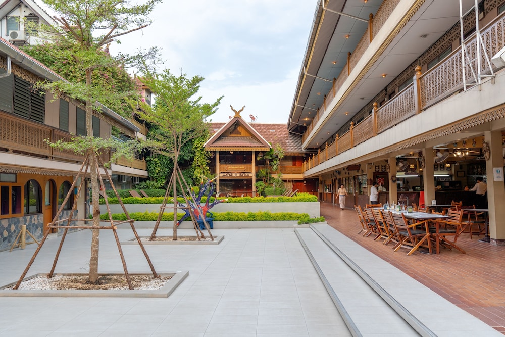 Collection O Khu Mueang near Tha Phae Gate formerly Lai Thai Guesthouse 45/64