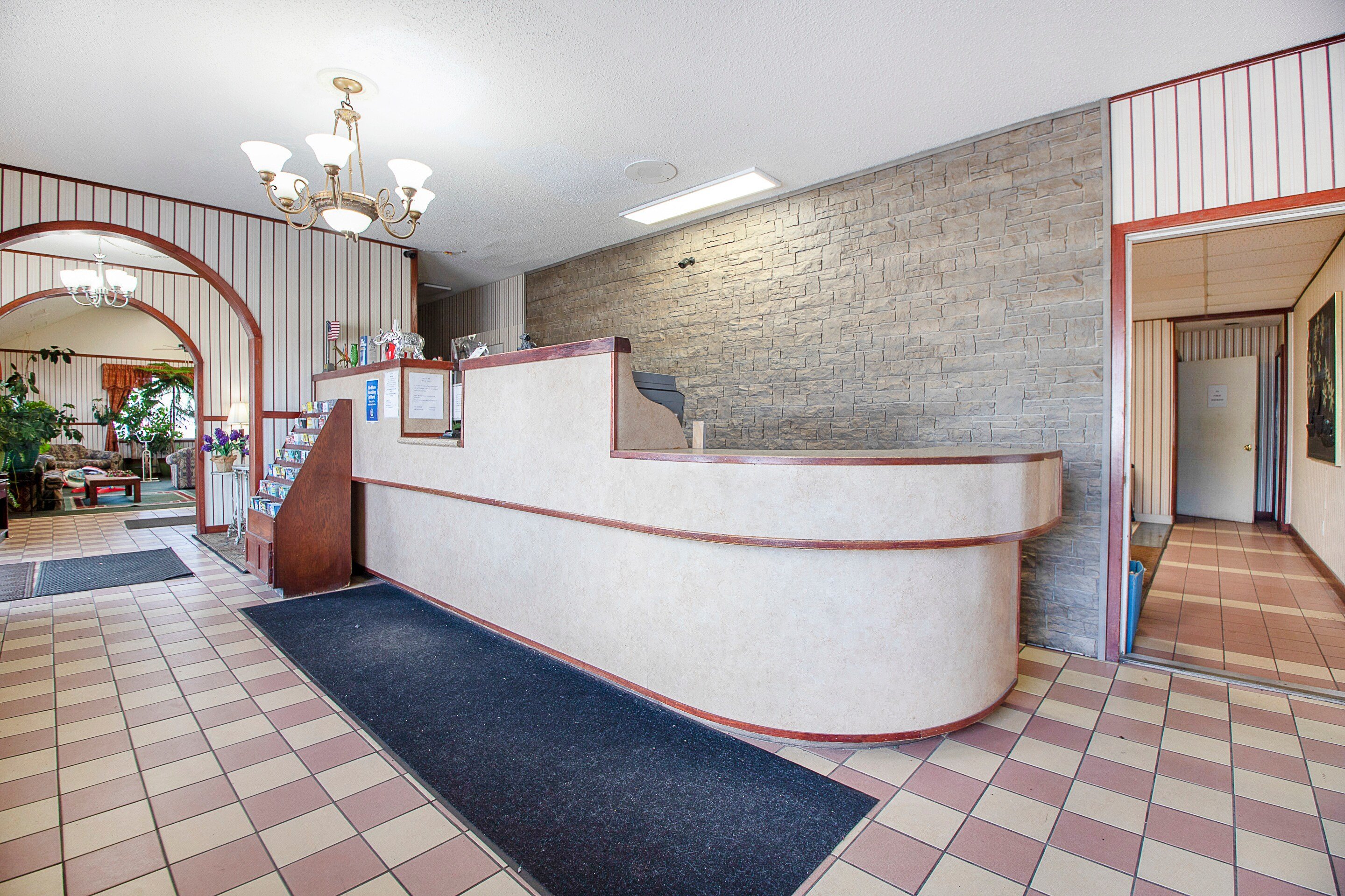 Lobby at Hotel O Daylight Inn Elkhart I-90, IN, ELKHART - IN