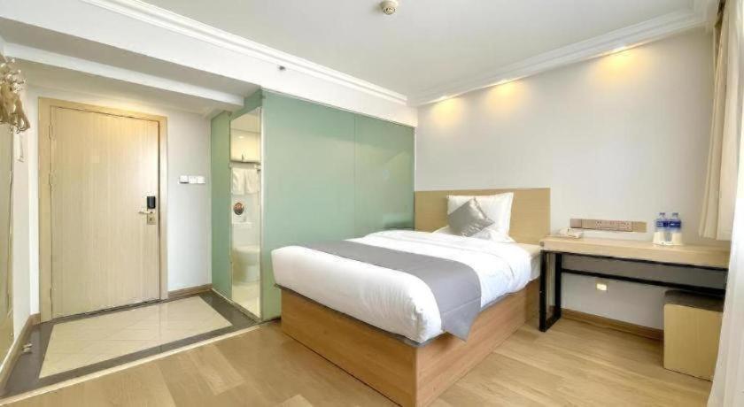 Green Tree Inn Urumqi South Xinhua Road Business Hotel 30/42
