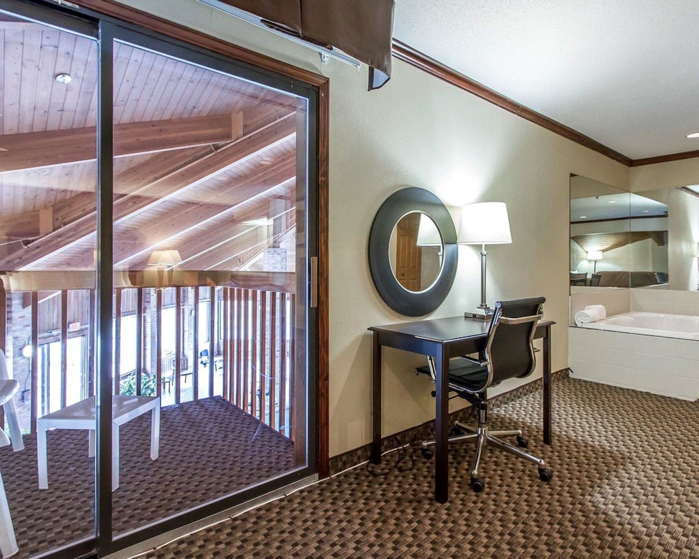 Quality Inn Macomb Near University Area 36/38