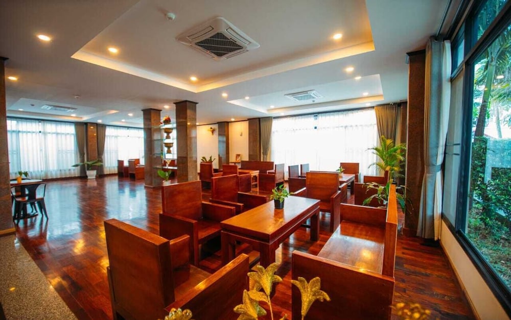 Sisombat Plaza Hotel 53/71