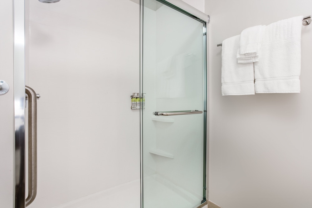 Holiday Inn Express & Suites Ottawa 20/50