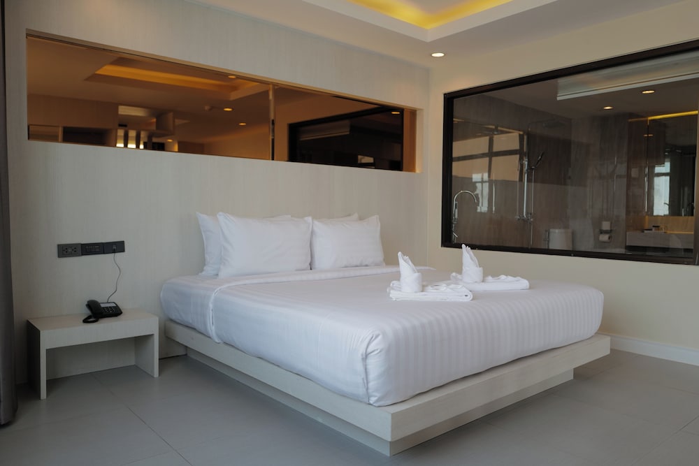 Suite, King Bed, Panoramic Ocean View