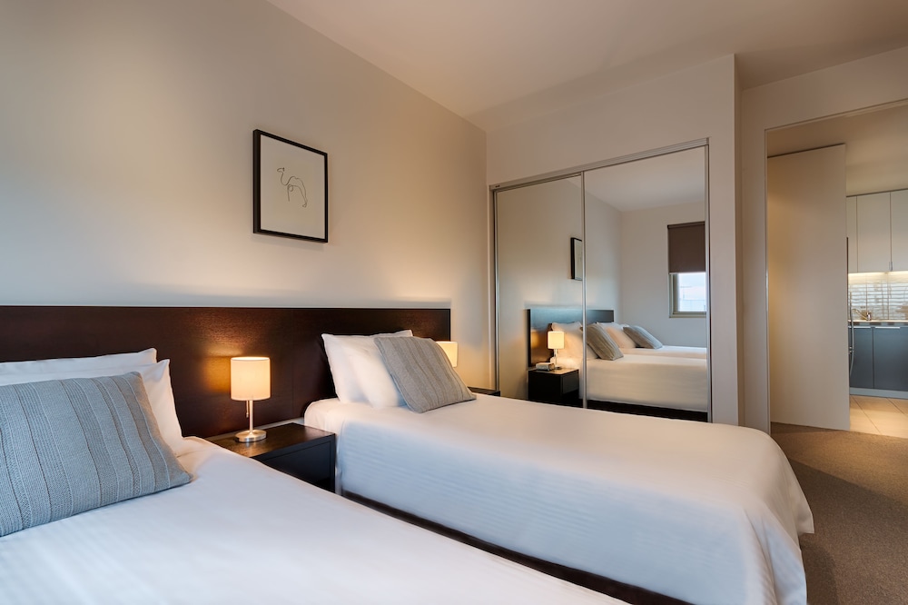 Caroline Serviced Apartments Brighton 7/25