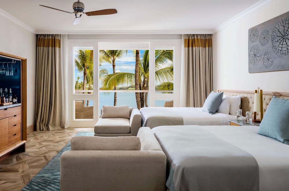 Suite, King Bed, Beach Front, Balcony