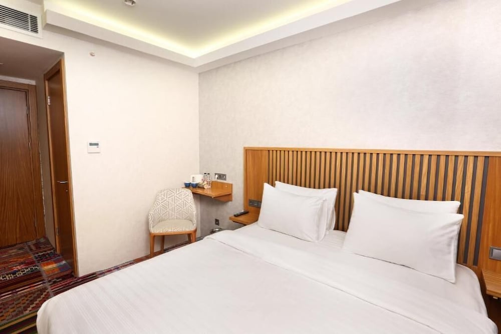 Discovery Hotel 44/69