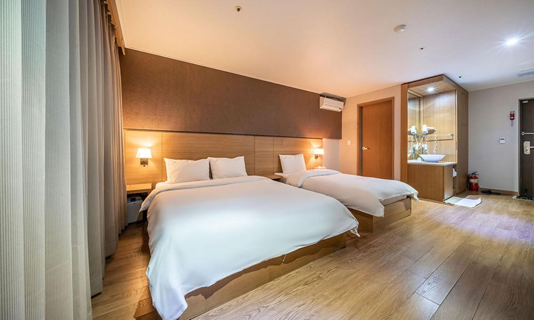 Deluxe, Twin Beds