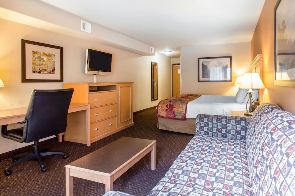 Comfort Inn & Suites Glenwood Springs On The River 19/27
