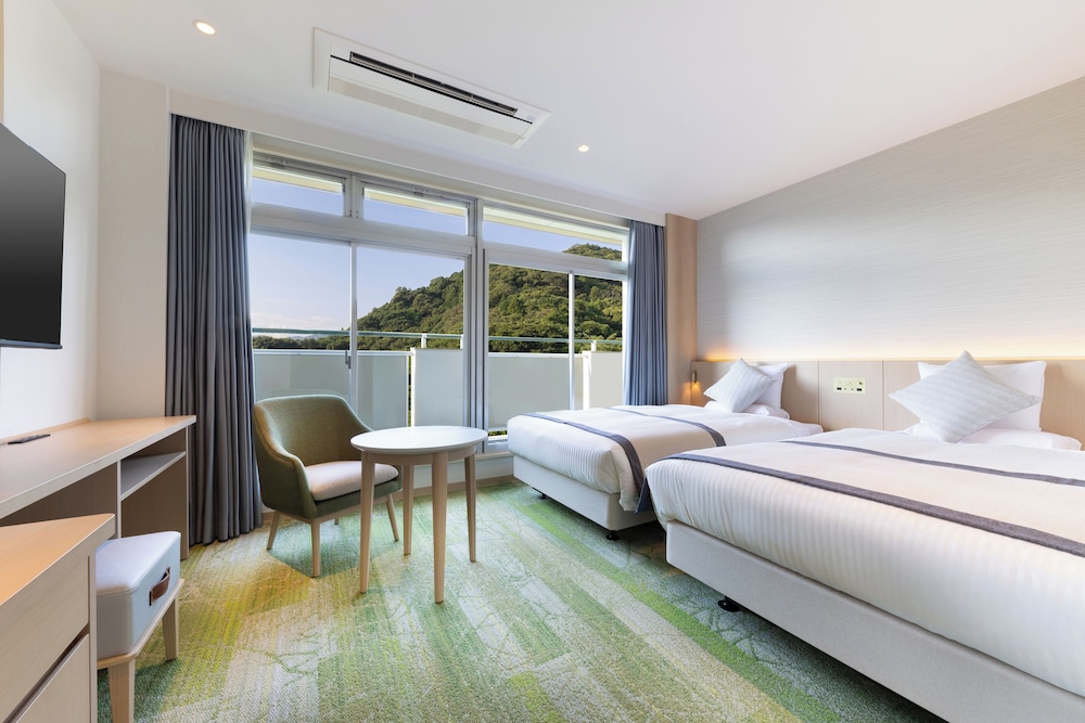 SUPERIOR, TWIN BEDS, FOREST VIEW