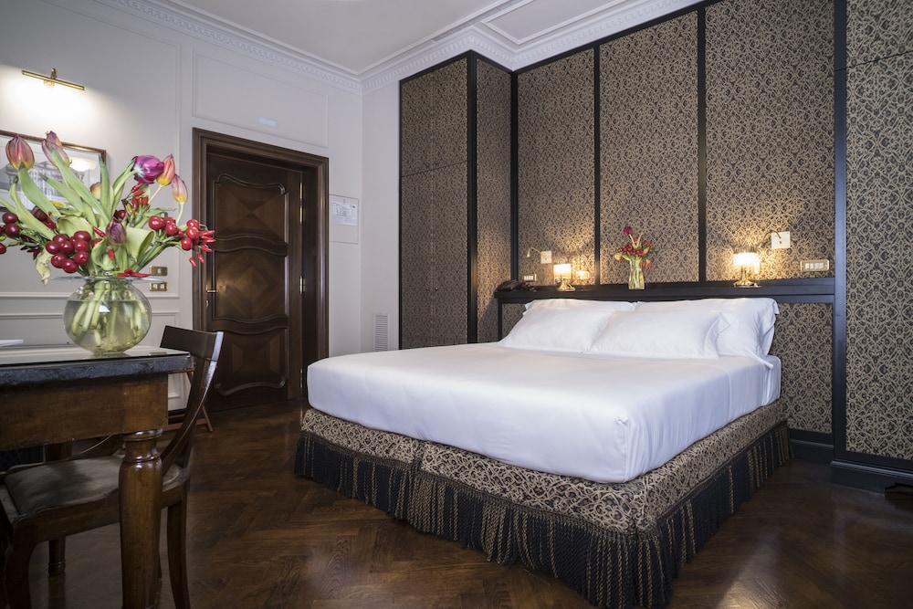 Hotel Locarno 23/73
