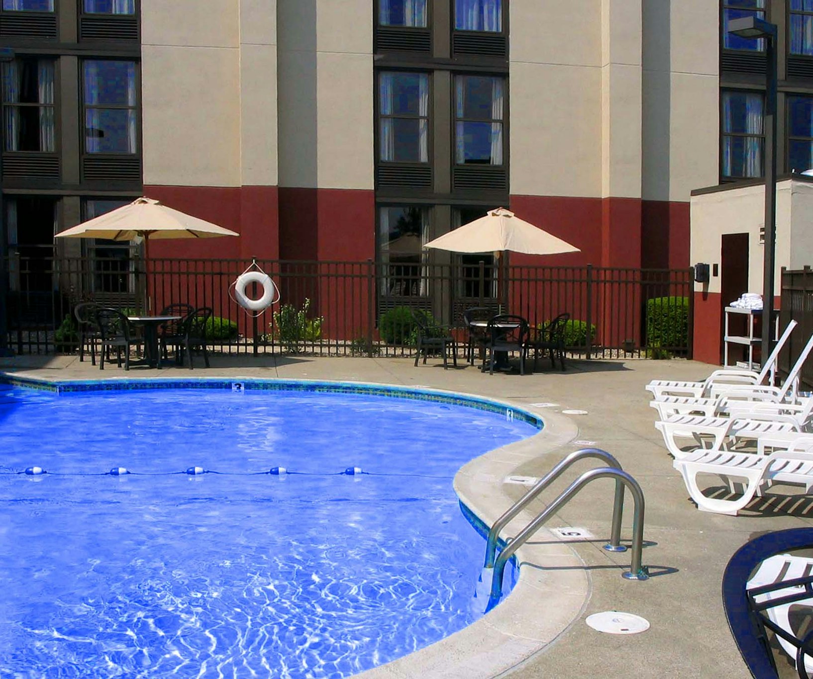 Hampton Inn West-Springfield 14/16
