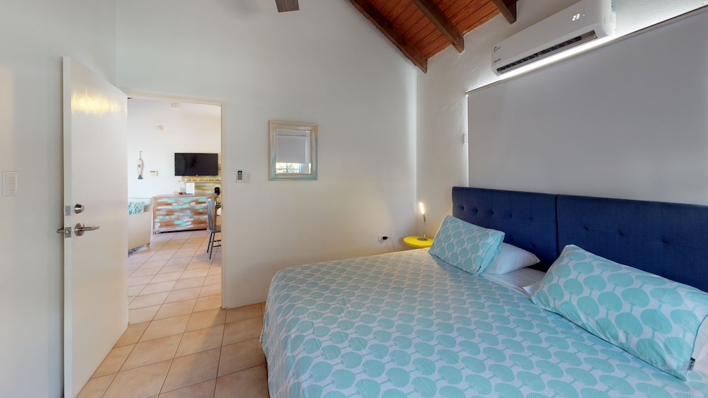2 BEDROOMS, SUPERIOR, APARTMENT, POOL VIEW, POOL SIDE